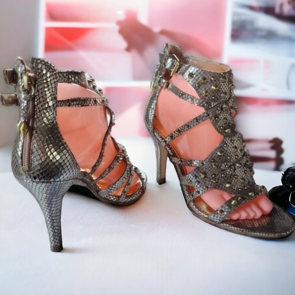 GUESS "LAIDEA" Studded Shiny Gold Gladiator Strappy Heel Size 8 - Picture 1 of 14